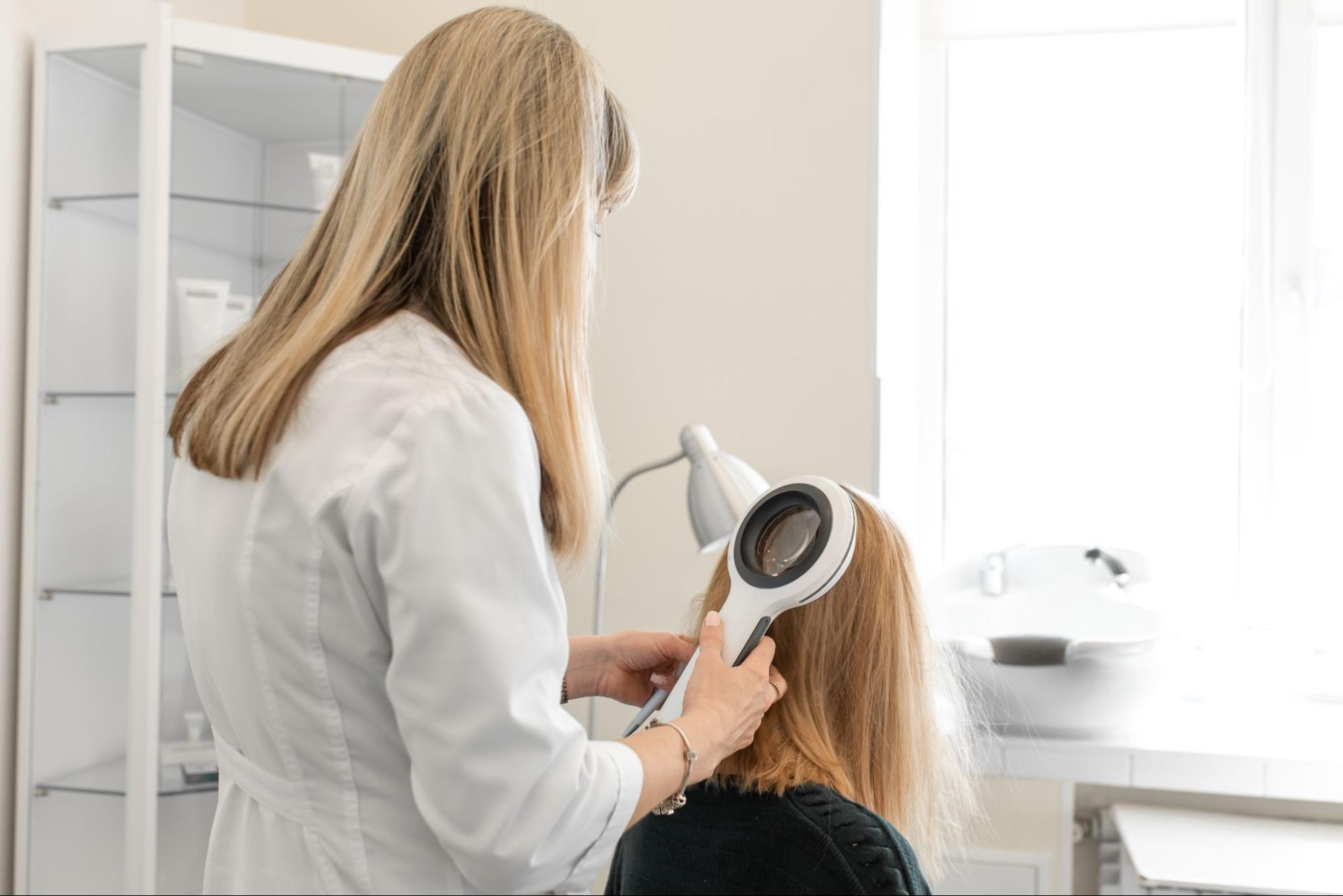 Trichologist explaining shower water and hair
